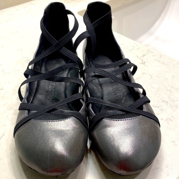 Kenneth Cole Women’s Ballet Flats with Elastic Strap Size 6​ - Picture 3 of 5